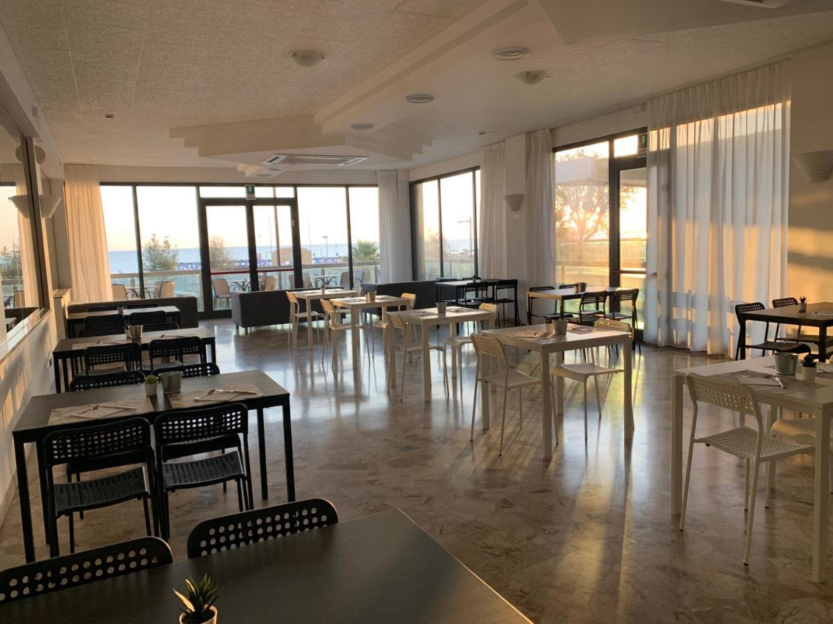 Hotel Tritone Rimini Dış mekan fotoğraf