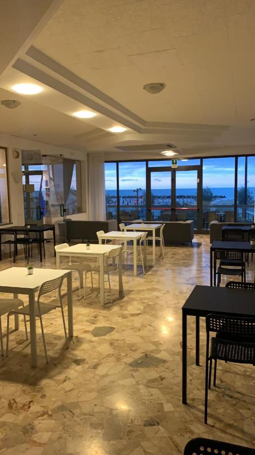 Hotel Tritone Rimini Dış mekan fotoğraf