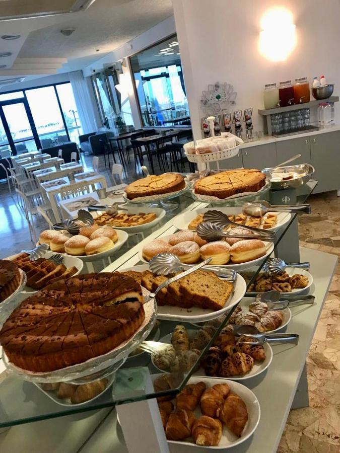 Hotel Tritone Rimini Dış mekan fotoğraf