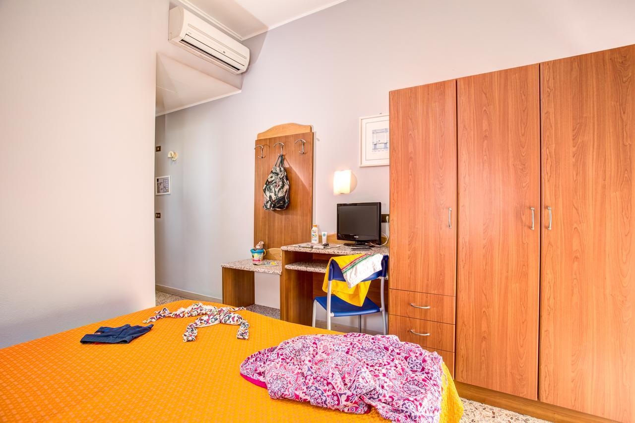 Hotel Tritone Rimini Dış mekan fotoğraf