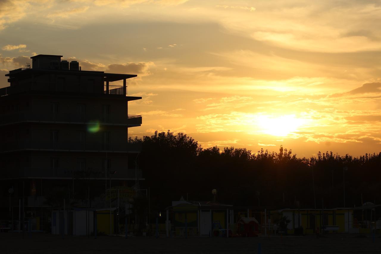Hotel Tritone Rimini Dış mekan fotoğraf