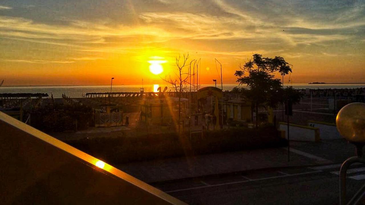 Hotel Tritone Rimini Dış mekan fotoğraf