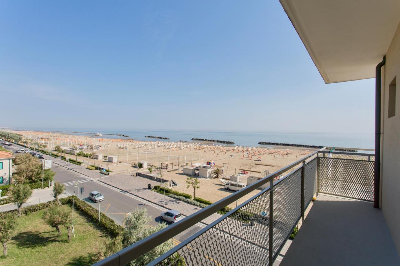 Hotel Tritone Rimini Dış mekan fotoğraf